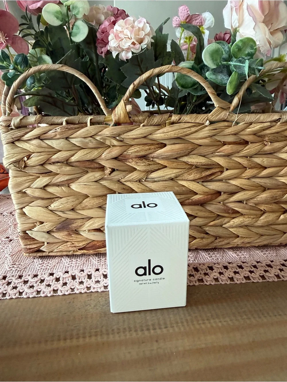 ALO Yoga White Signature Candle in Minimal Cube Box